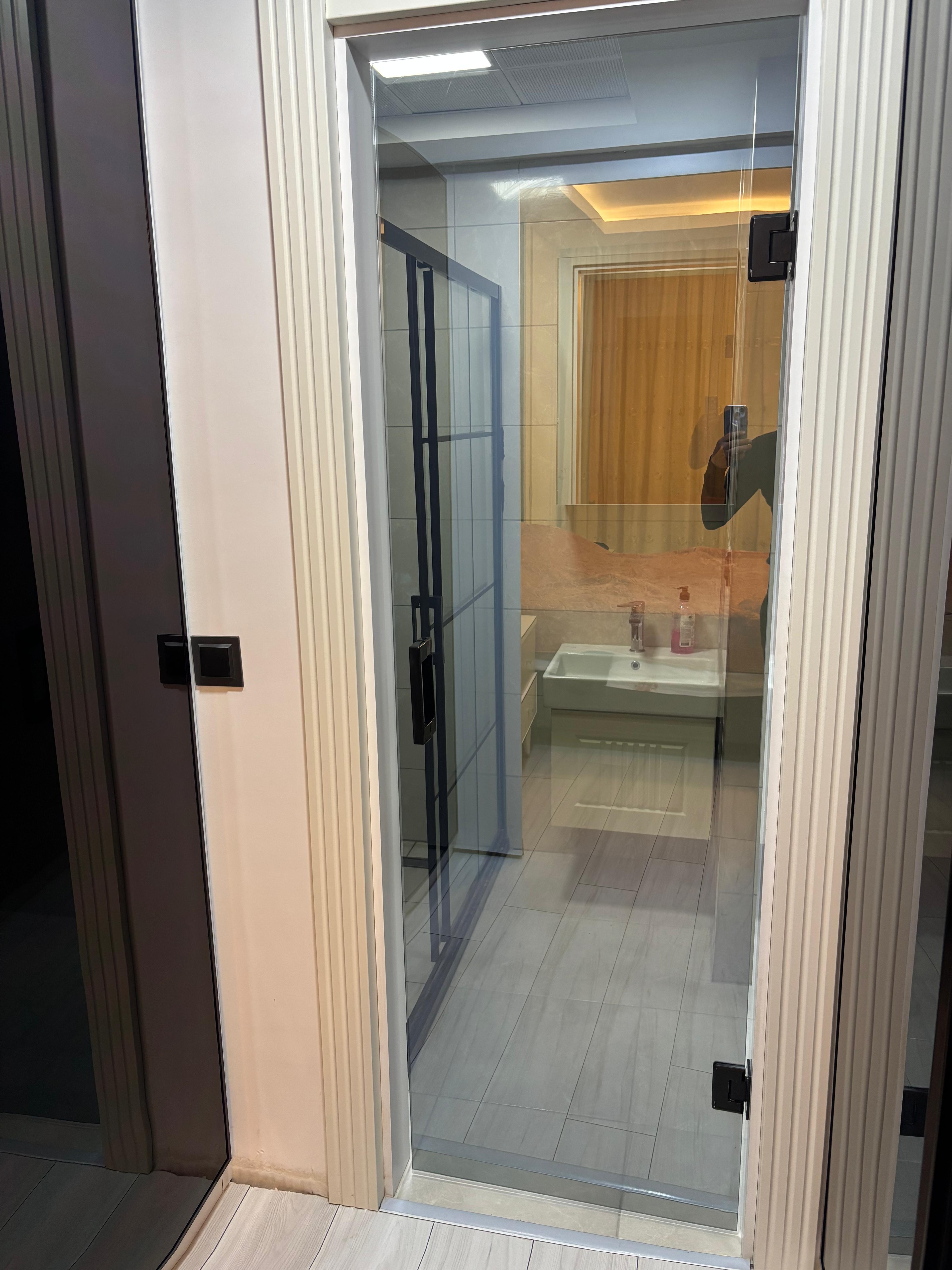 Bar Kapısı Duşakabin